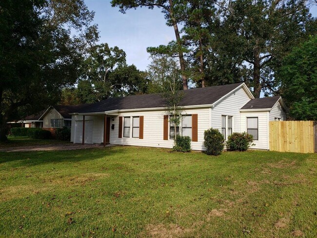 Building Photo - 3270 Willowood Dr