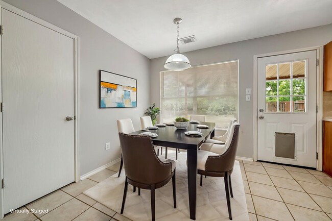 Building Photo - 33127 Cottonwood Bend