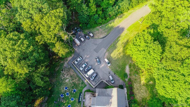 Building Photo - 996 Haverstraw Rd