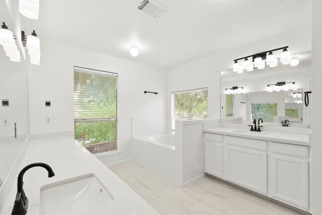 Building Photo - 13902 Danton Falls Dr