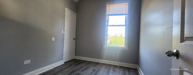 Building Photo - 1415 E 75th St