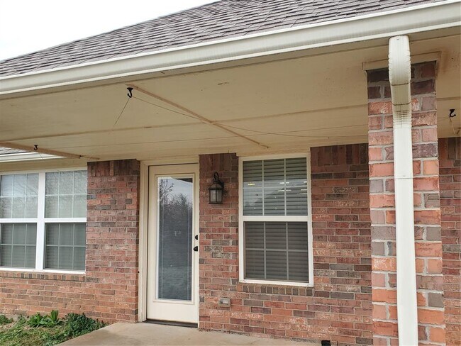 Building Photo - 16113 Juliet Dr
