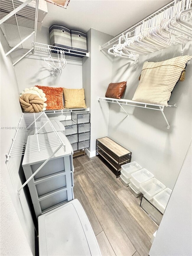 Building Photo - 520 SE 5 Ave