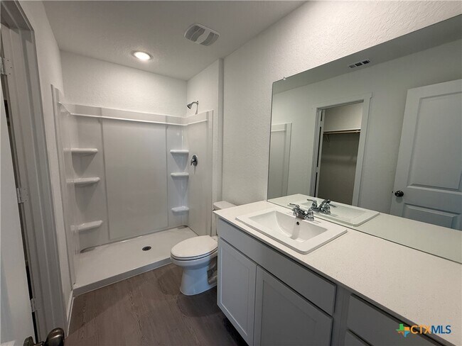 Building Photo - 130 Pastar Fls