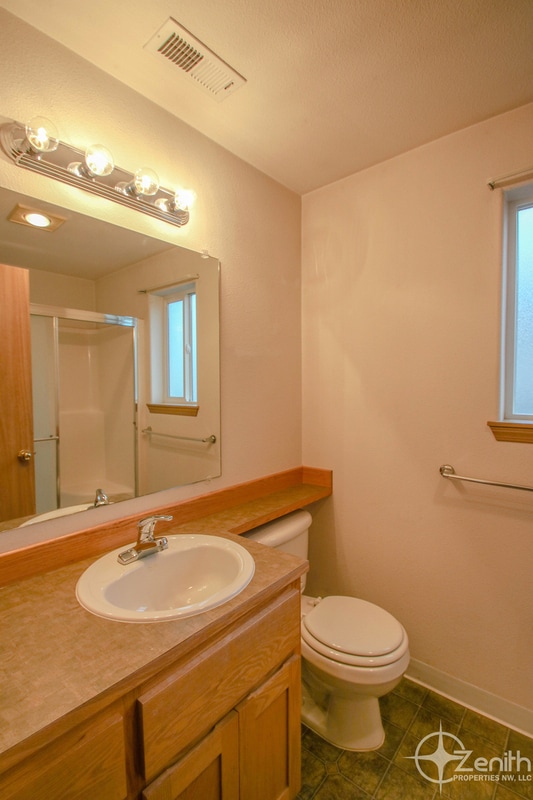 Building Photo - 2712 NE 164th Pl