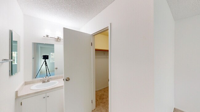 Building Photo - 445 Ignacio Blvd