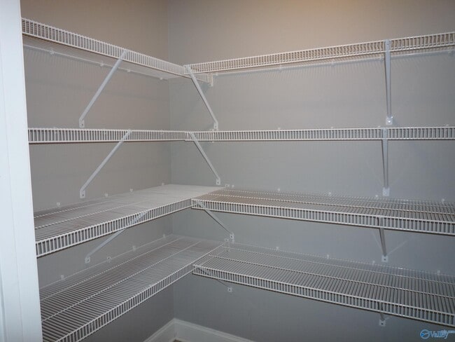 Building Photo - 13205 Hill Crest Dr