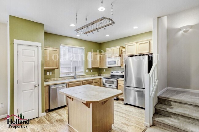 Building Photo - New $2,150 + $250 Off First 2 Full Months- Welcome to this stunning 3-bedroom, 2.5-bathroom home