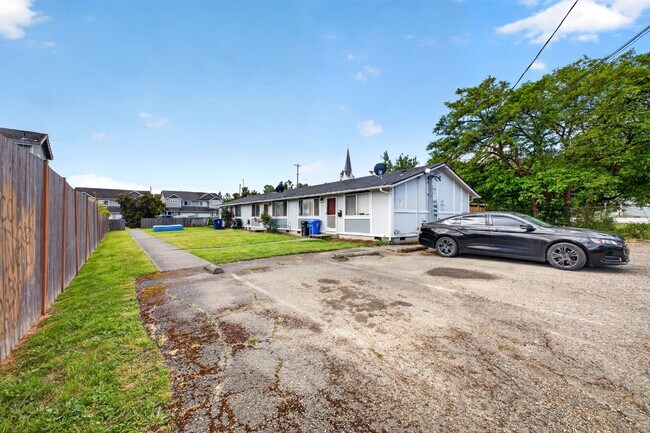 Building Photo - Cute 2 bedroom Near Downtown Tacoma & I-5