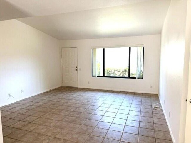 Building Photo - 45 Lakeview Cir