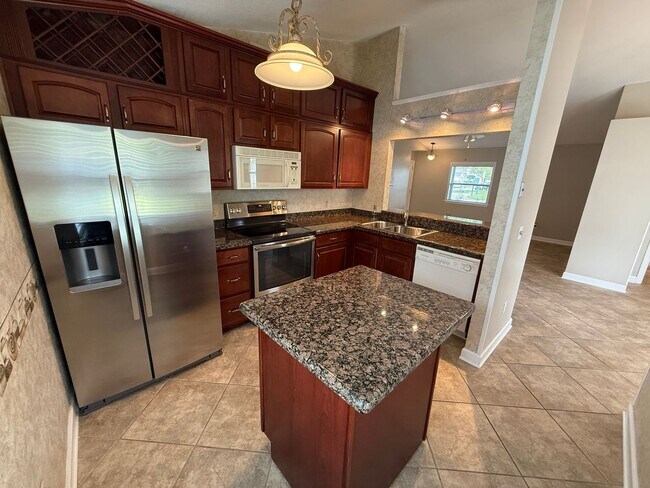 Building Photo - Charming 2-Bed, 2-Bath Home in The Reserve...