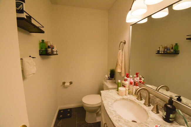 Building Photo - Charming 3-Bed, 2.5-Bath Split-Level Home ...