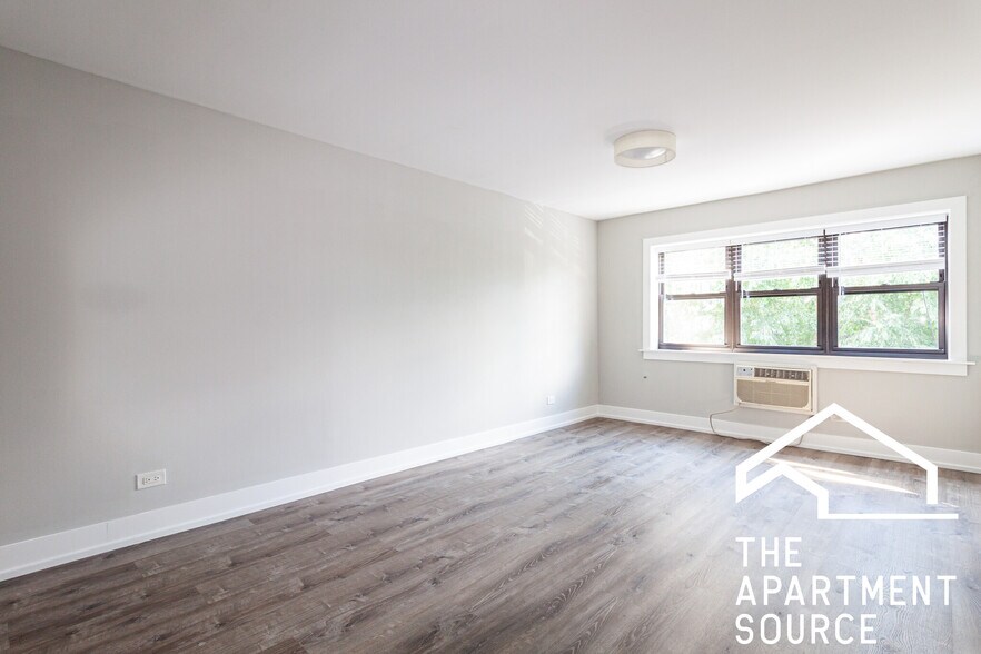 Building Photo - 454 W Barry Ave