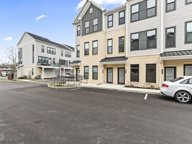 Building Photo - 715 Parker Blvd