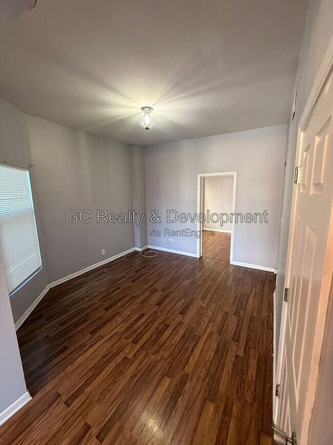 Building Photo - 6620 S Drexel Ave