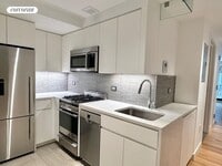Building Photo - 341 W 11th St