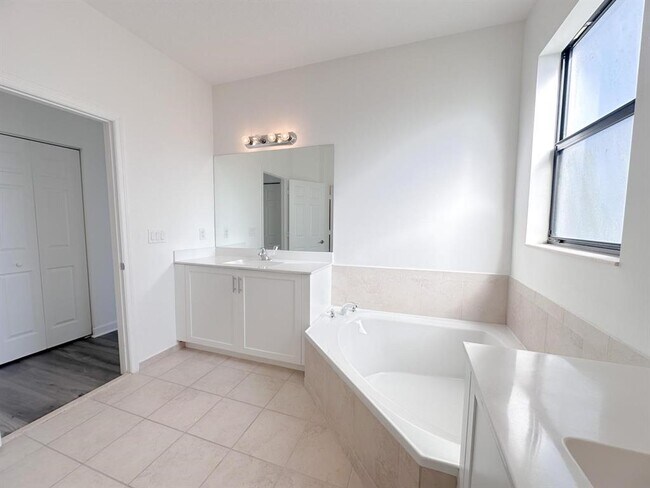 Building Photo - 244 NE 210th Way