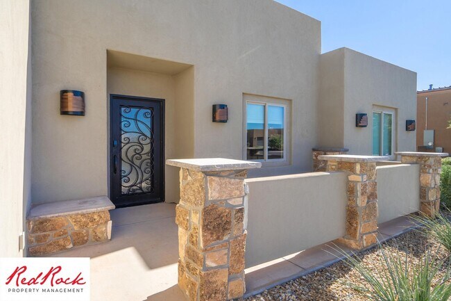 Building Photo - 4 Bedroom Luxury Home Near Sand Hollow