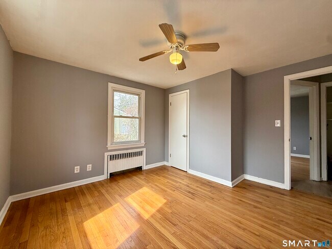 Building Photo - 37 Alexander Ave