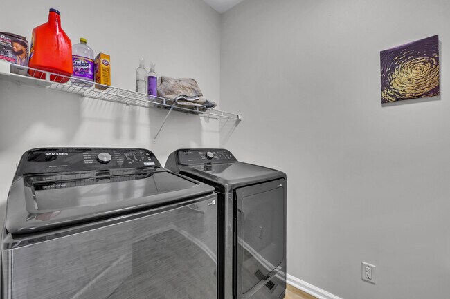 Building Photo - 1467 Raven Rd