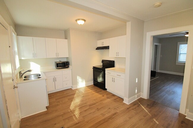 Building Photo - Welcome to Your New Home in Enderly Park!