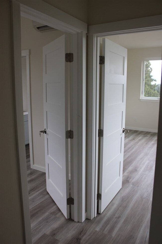 Building Photo - 2 bedroom 2 bathroom Brand  New Construction