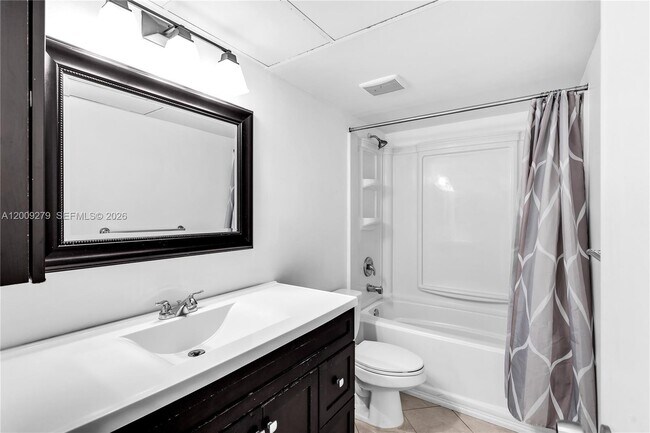 Building Photo - 8513 Old Country Manor