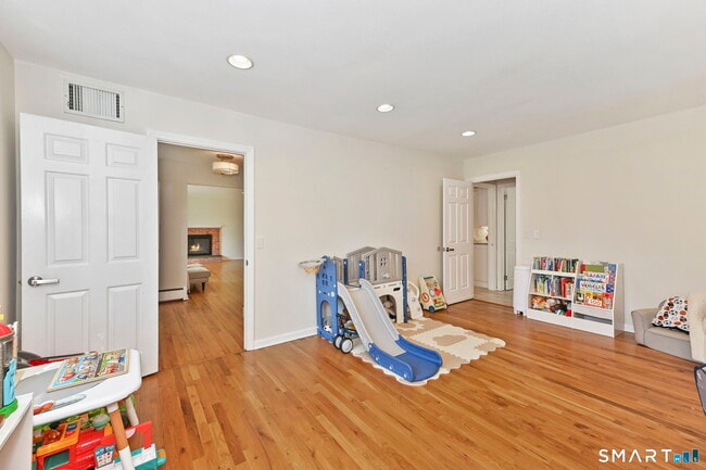 Building Photo - 163 MacGregor Dr