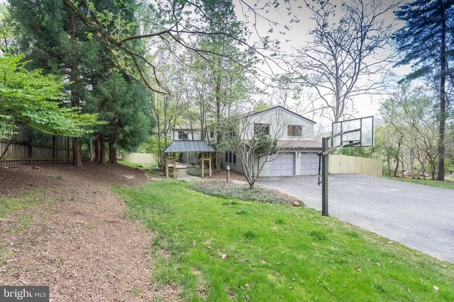 Building Photo - 1434 Kirby Rd