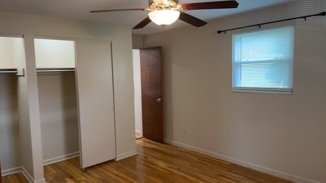 Building Photo - 811 Kenbrook Dr