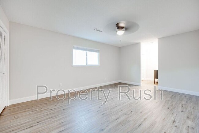 Building Photo - 2323 Green Forest Dr