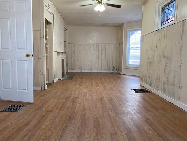 Building Photo - 127 Selye Terrace