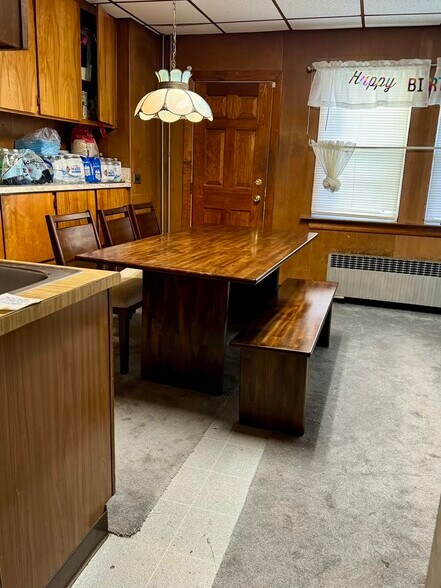 Building Photo - 869 Saratoga St