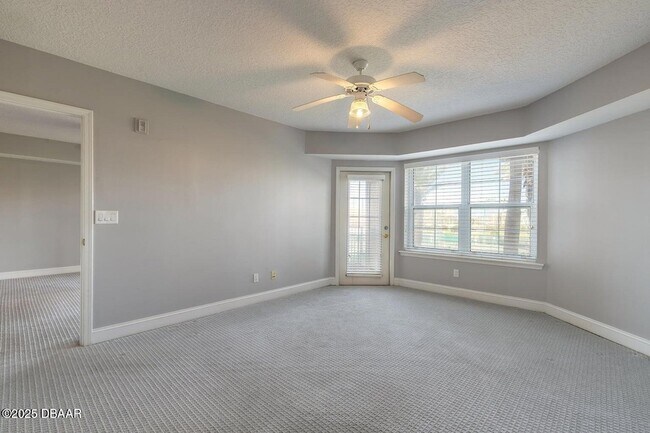 Building Photo - 4650 Links Village Dr