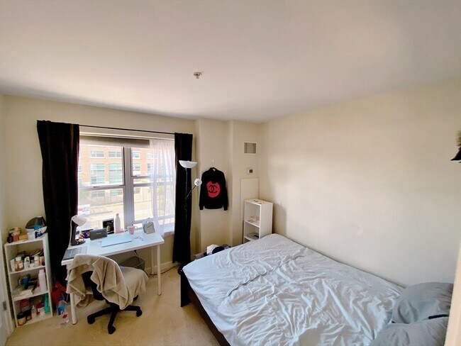 Building Photo - 120 Mountfort St