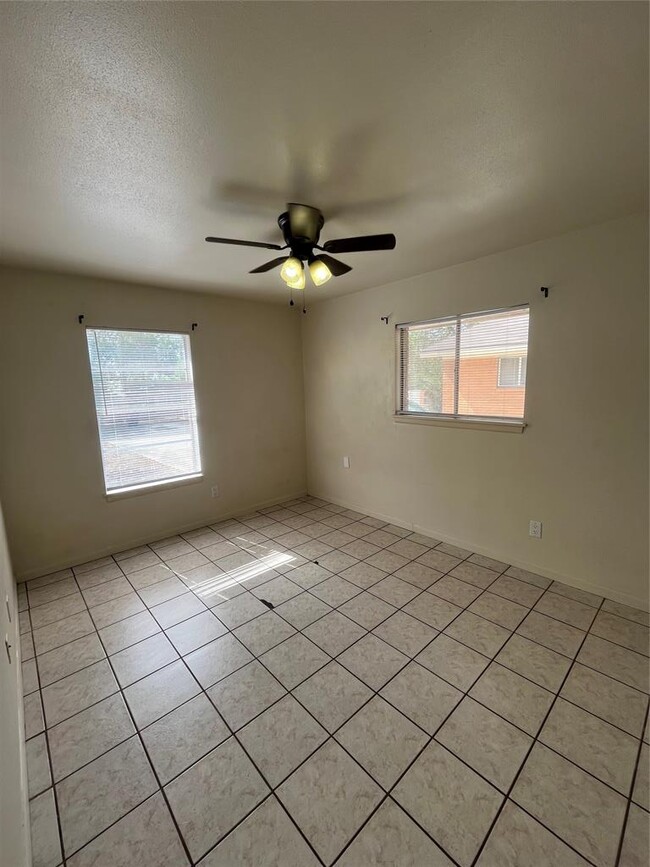 Building Photo - 1002 Hillyer St