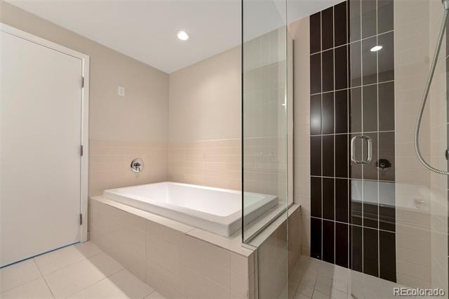 Building Photo - 1620 Little Raven St