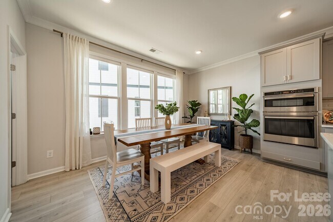 Building Photo - 4040 Hidden Oaks Dr