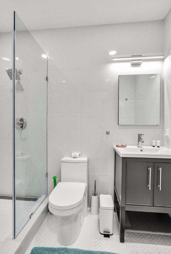 Building Photo - 1634 SW 4th Ave