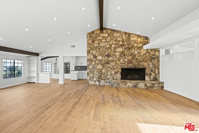 Building Photo - 2254 Stradella Rd