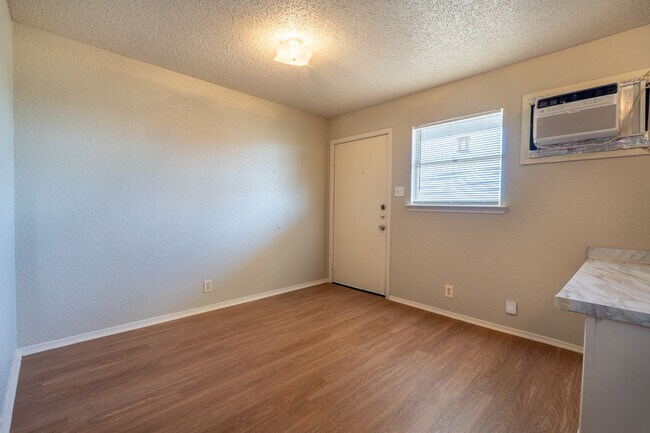 Building Photo - College Park Apartments