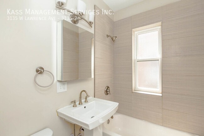Building Photo - 3135 W Lawrence Ave