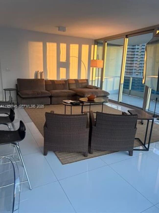 Building Photo - 200 Biscayne Blvd Way