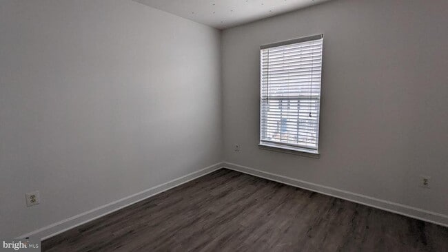 Building Photo - 829 Gallows Ct