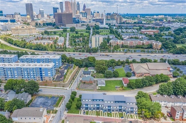 Building Photo - 472 Martin St SE