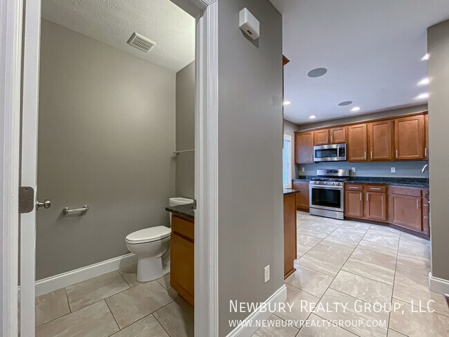 Building Photo - 147 Banksville Pl