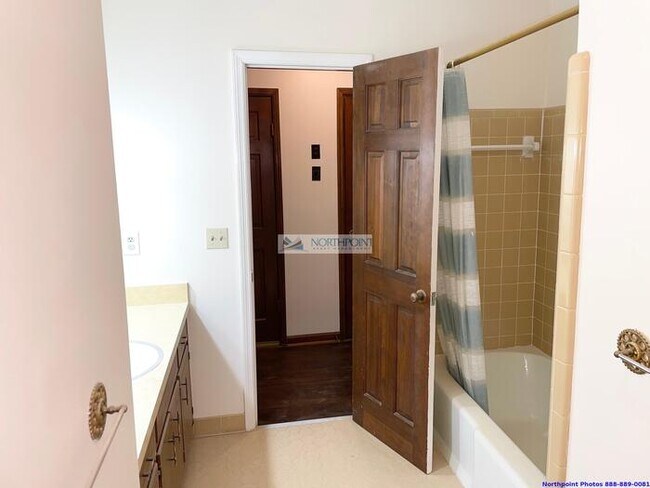 Building Photo - Live in Comfort & Style – 5BR/3.5BA Home w...
