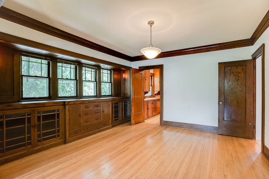 dining room #1 - 4656 Bryant Ave S