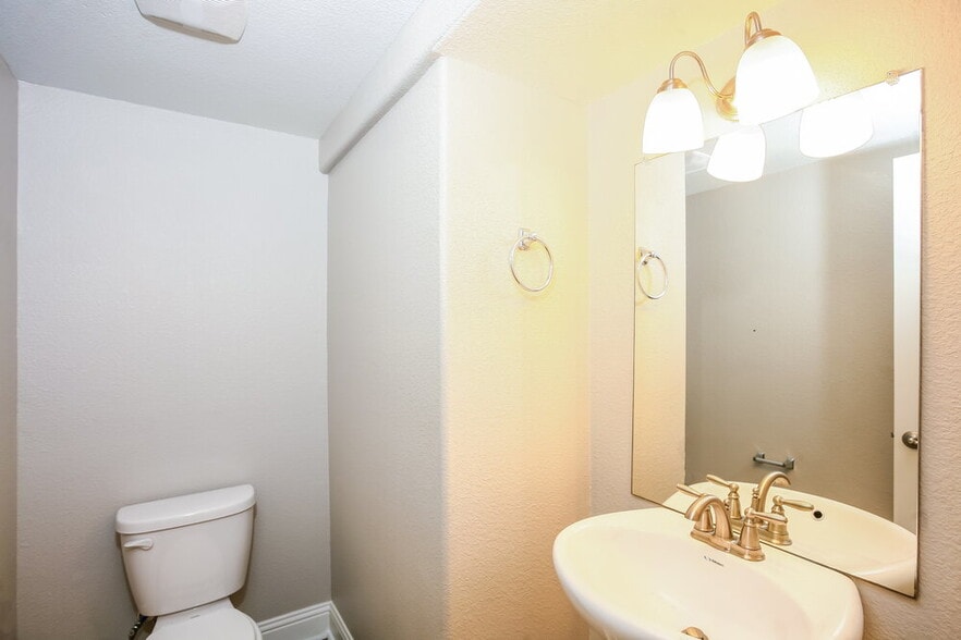 Building Photo - 2405 Comal Ct