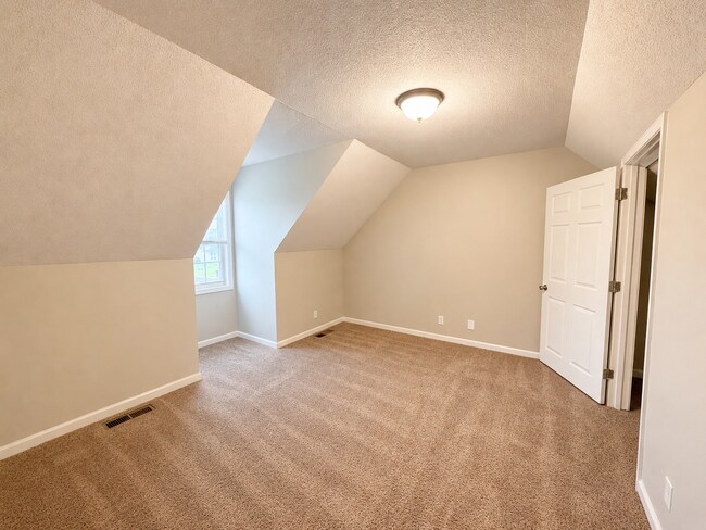 Building Photo - 1005 Shadow Ridge Ave